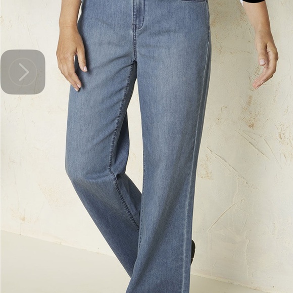 Coldwater Creek Pants - Coldwater Creek smooth and soft, lightweight denim trouser jeans, size 6